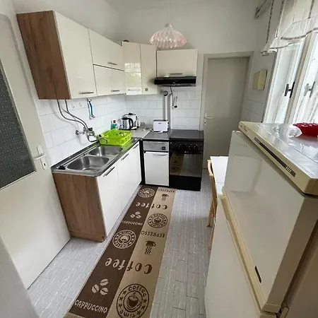 Apartment Apartman Pcelica