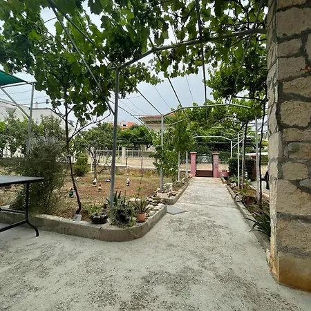 Apartment Apartman Pcelica *