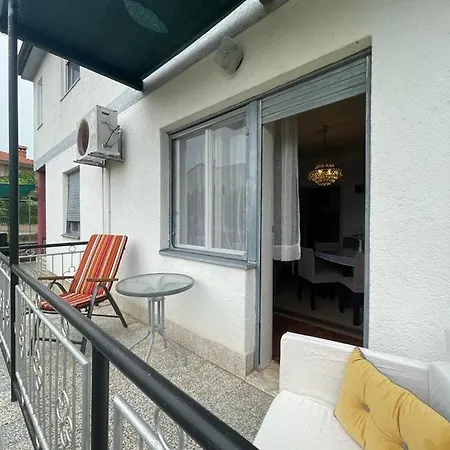 Apartman Pcelica * بولا