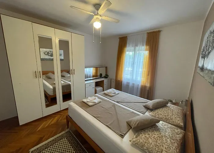 شقة Apartman Pcelica بولا