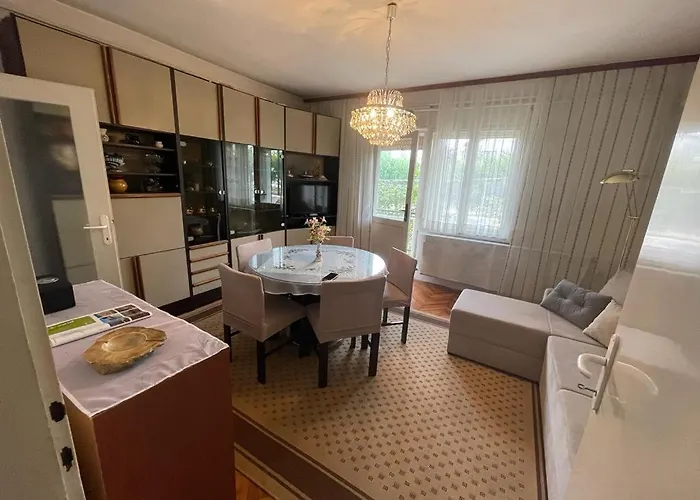 شقة Apartman Pcelica بولا