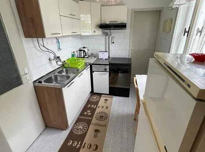 شقة Apartman Pcelica