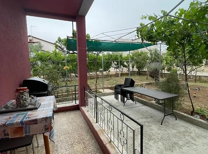 Apartman Pcelica شقة