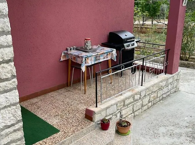 Apartman Pcelica * بولا
