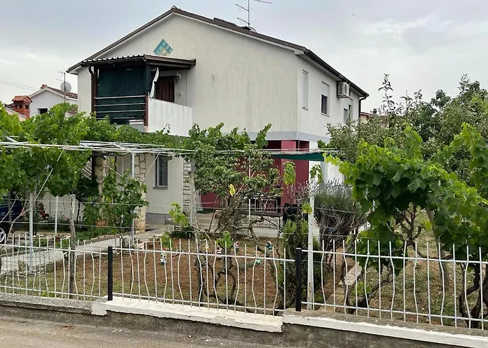 Apartman Pcelica بولا