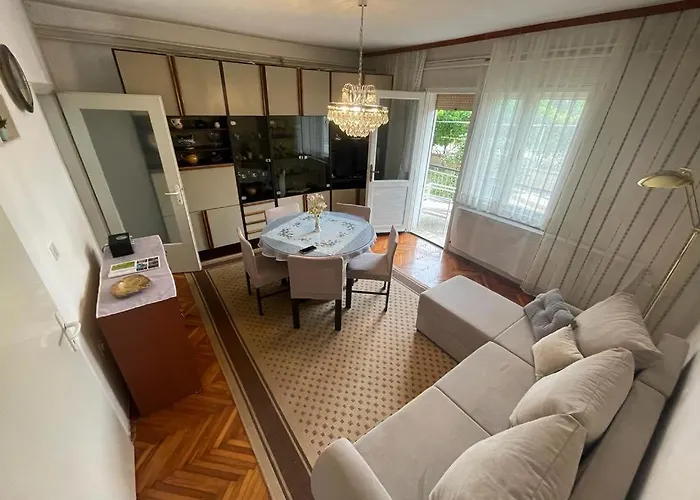 Apartman Pcelica * بولا